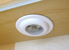 LED　照明本体と電球の一体型